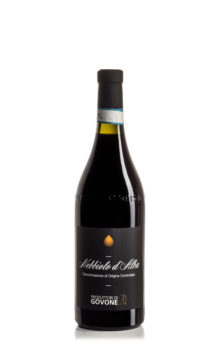 bottiglia di vino rosso nebbiolo d'alba